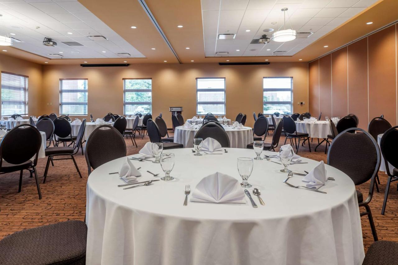 Best Western Plus, Bathurst Hotel & Suites Exteriör bild